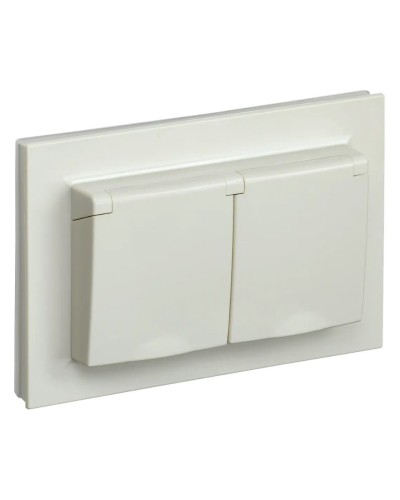Розетка 2-местная с з/к РСбш12-3-44-БрКр бежевый BRITE (BR-R26-16-44-K10-F). Розетка с заземлением с защитными шторками и крышкой в сборе. IEK в Нижнем Тагиле
